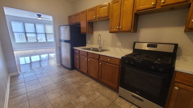 1407 E 69th Place 2, Chicago, IL 60637