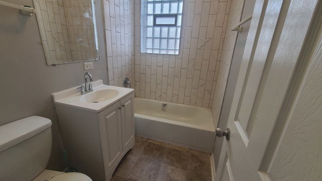1407 E 69th Place 2, Chicago, IL 60637