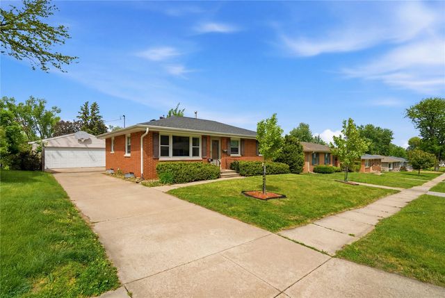 2132 Larry Drive NE, Cedar Rapids, IA 52402