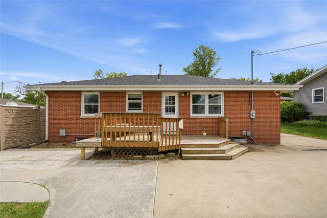 2132 Larry Drive NE, Cedar Rapids, IA 52402