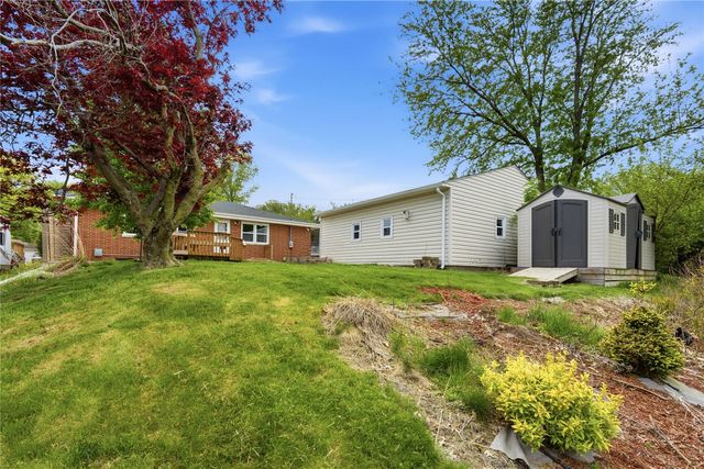 2132 Larry Drive NE, Cedar Rapids, IA 52402