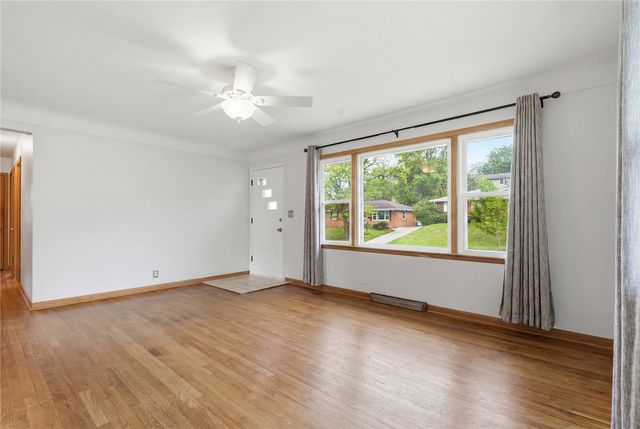 2132 Larry Drive NE, Cedar Rapids, IA 52402