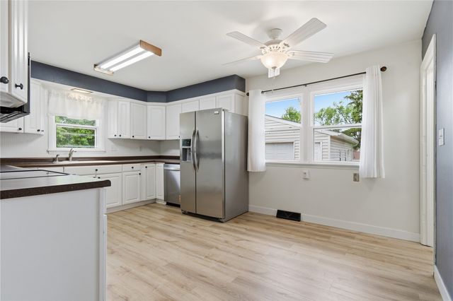 2132 Larry Drive NE, Cedar Rapids, IA 52402