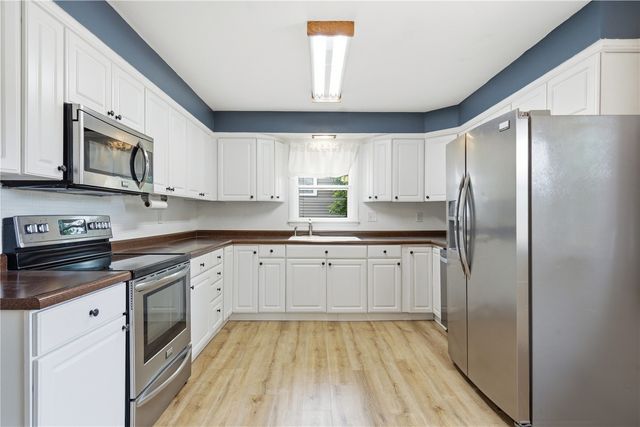 2132 Larry Drive NE, Cedar Rapids, IA 52402