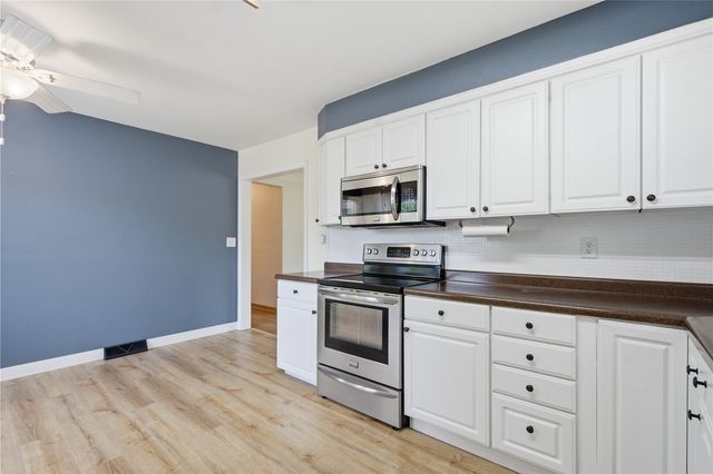 2132 Larry Drive NE, Cedar Rapids, IA 52402