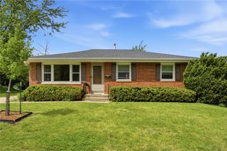 2132 Larry Drive NE, Cedar Rapids, IA 52402