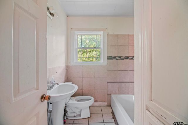 1341 Bellaire Dr, Tyler, TX 75702