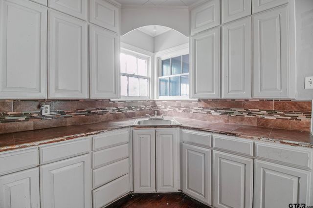 1341 Bellaire Dr, Tyler, TX 75702