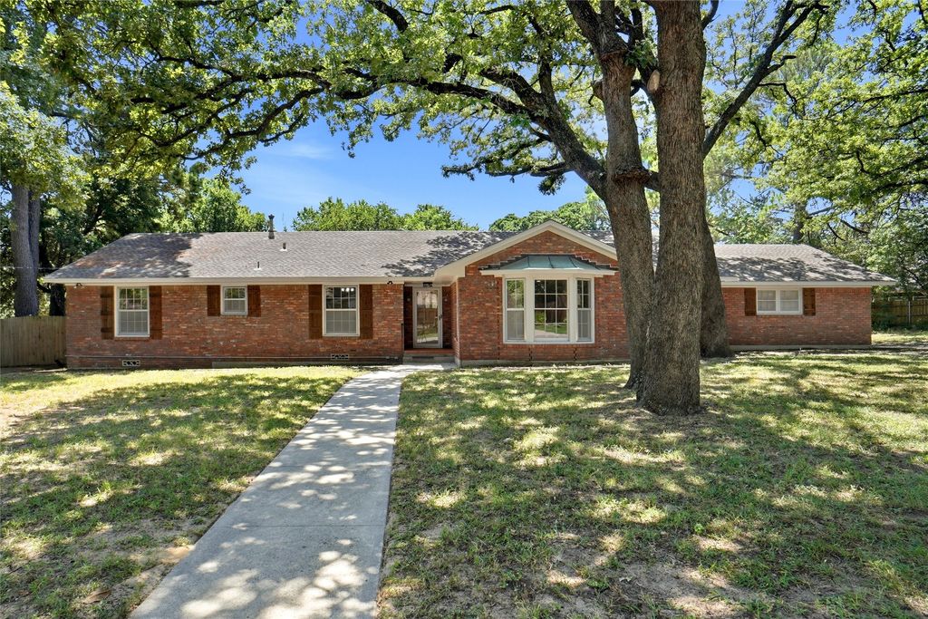 900 Liveoak Street, Denton, TX 76209