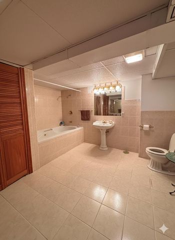 10025 Wentworth Avenue S, Bloomington, MN 55420