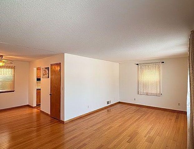 10025 Wentworth Avenue S, Bloomington, MN 55420