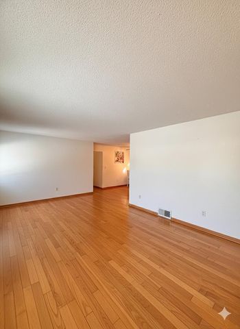 10025 Wentworth Avenue S, Bloomington, MN 55420