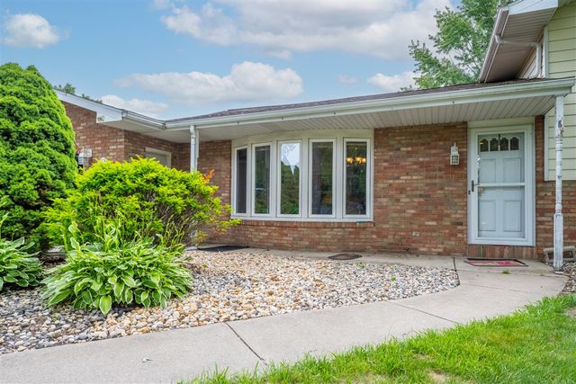 5985 Echo Ridge, Stevensville, MI 49127