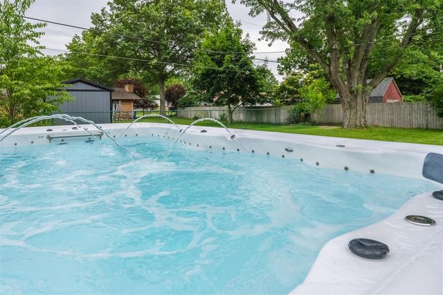 5985 Echo Ridge, Stevensville, MI 49127