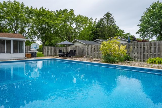 5985 Echo Ridge, Stevensville, MI 49127