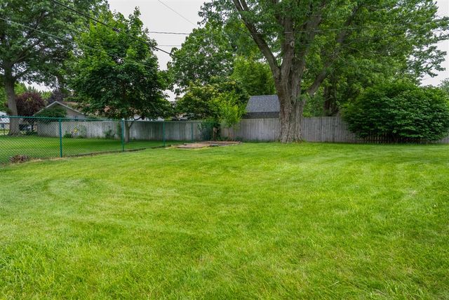 5985 Echo Ridge, Stevensville, MI 49127