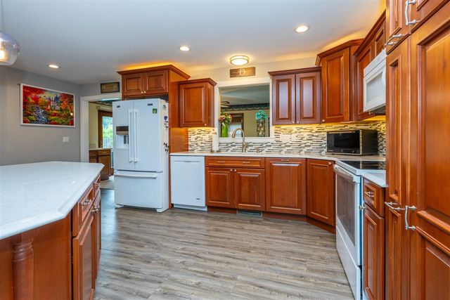 5985 Echo Ridge, Stevensville, MI 49127