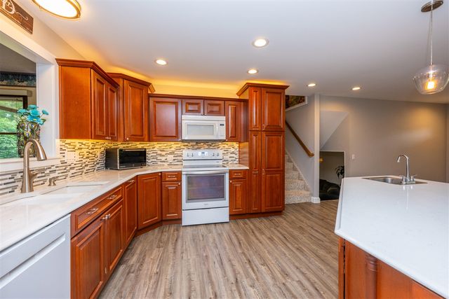 5985 Echo Ridge, Stevensville, MI 49127