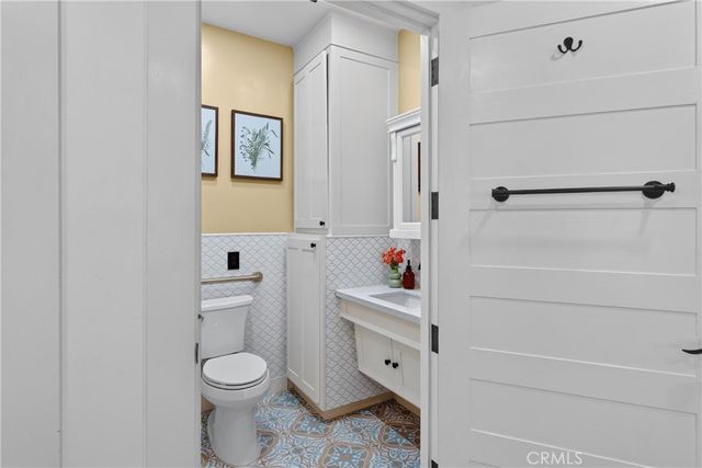 2700 W Olive Avenue, Fullerton, CA 92833