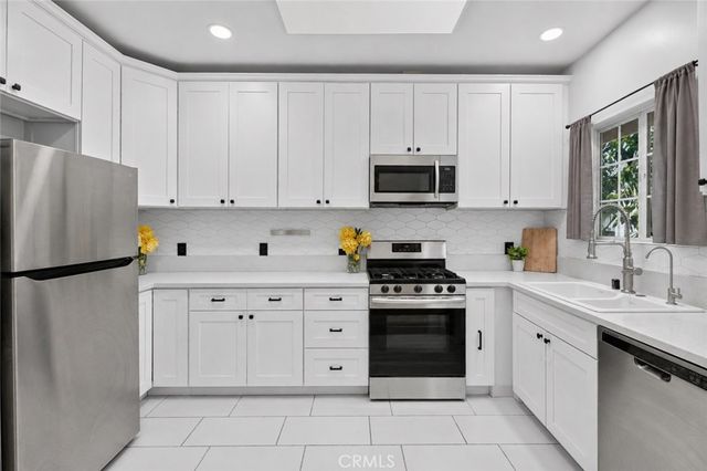 2700 W Olive Avenue, Fullerton, CA 92833