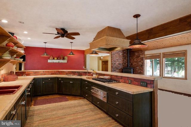 408 SALFORD STATION RD, Perkiomenville, PA 18074