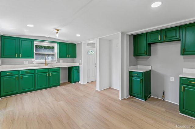 24609 EUREKA Avenue, Warren, MI 48091