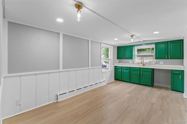 24609 EUREKA Avenue, Warren, MI 48091