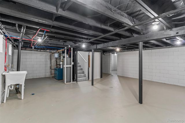 24609 EUREKA Avenue, Warren, MI 48091