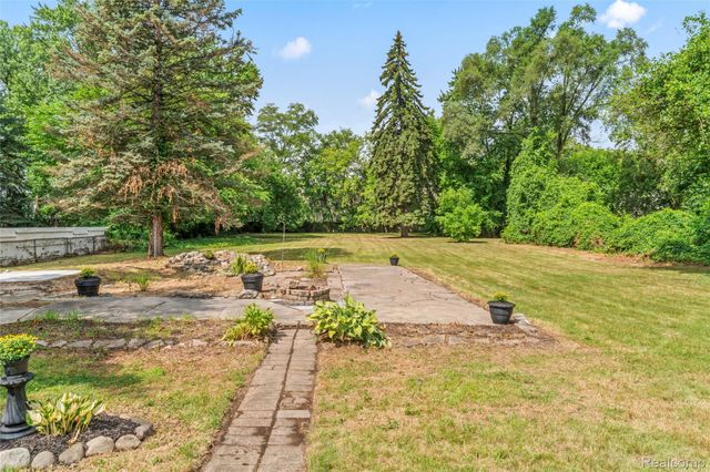 24609 EUREKA Avenue, Warren, MI 48091