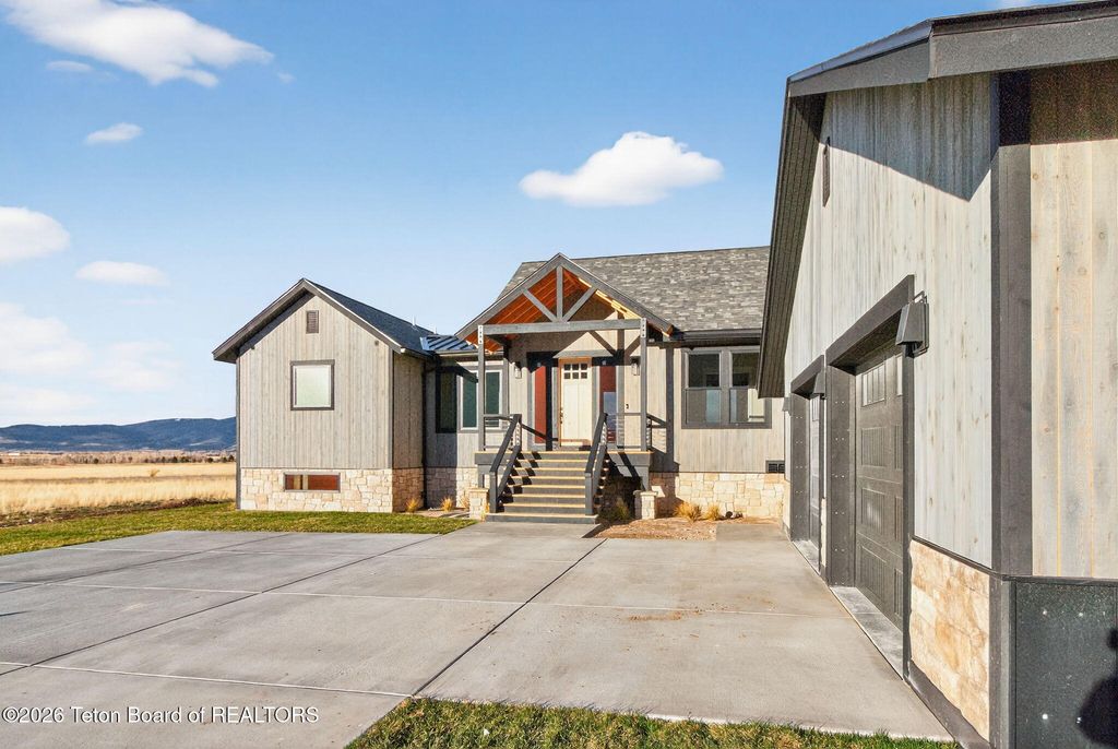 623 ROYAL ELK Circle, Victor, ID 83455 photo 2