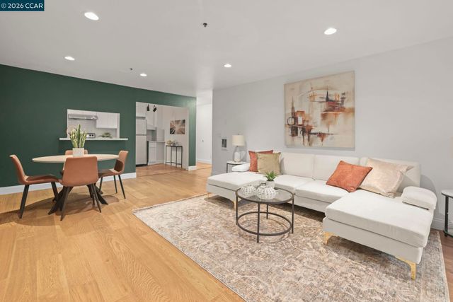 322 Hanover Ave 107, Oakland, CA 94606