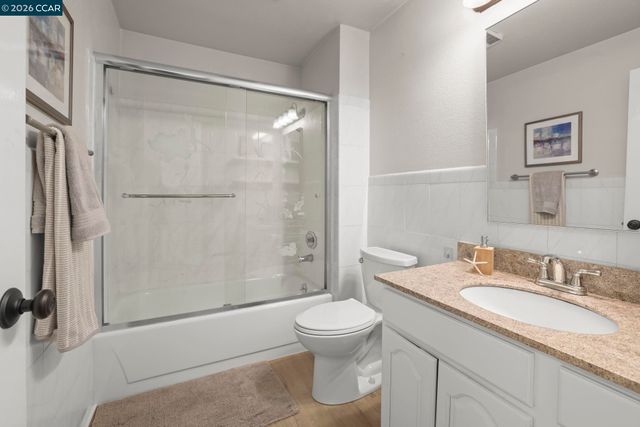 322 Hanover Ave 107, Oakland, CA 94606