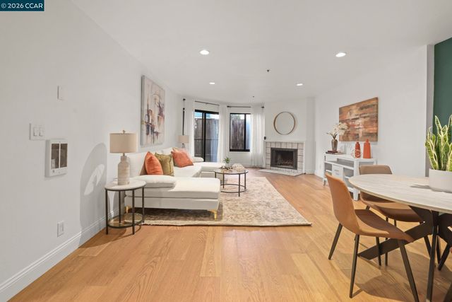 322 Hanover Ave 107, Oakland, CA 94606