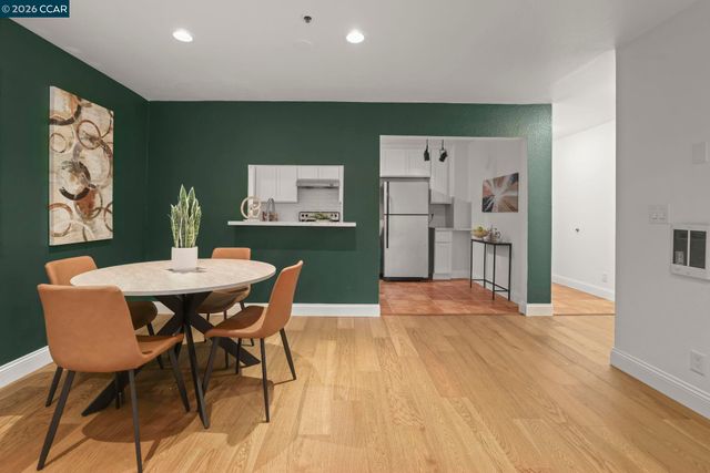 322 Hanover Ave 107, Oakland, CA 94606