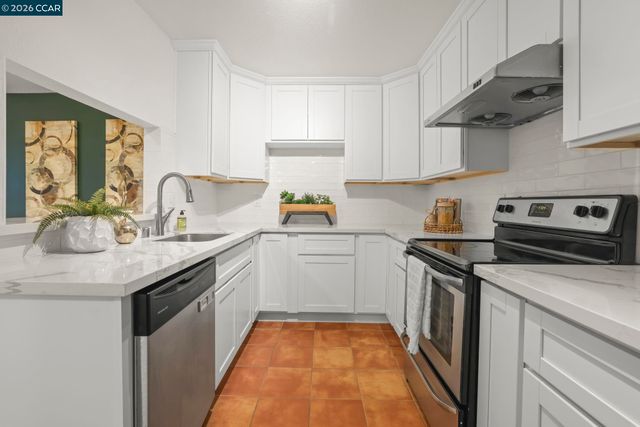 322 Hanover Ave 107, Oakland, CA 94606