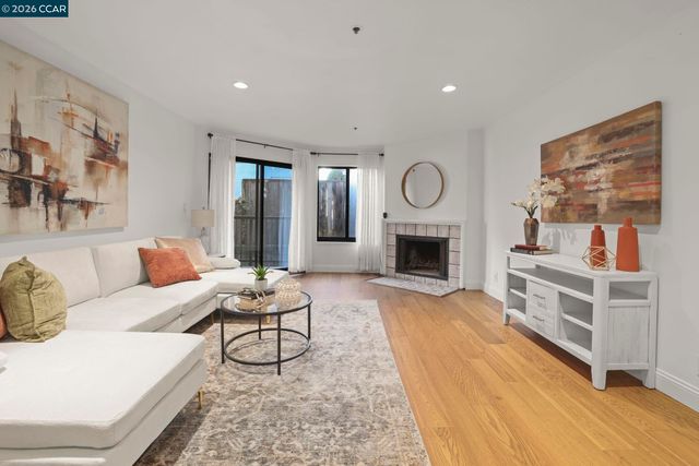 322 Hanover Ave 107, Oakland, CA 94606