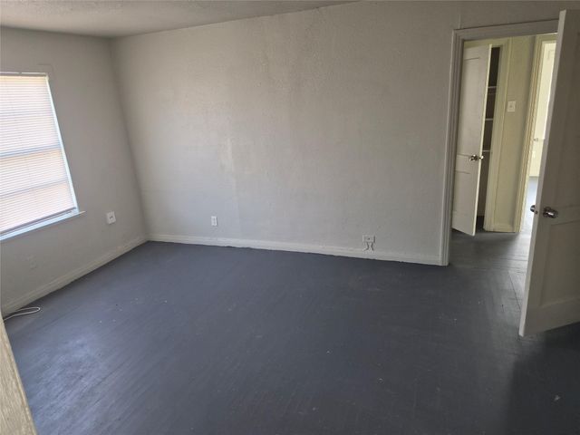 1135 5th Ave N, Texas City, TX 77590