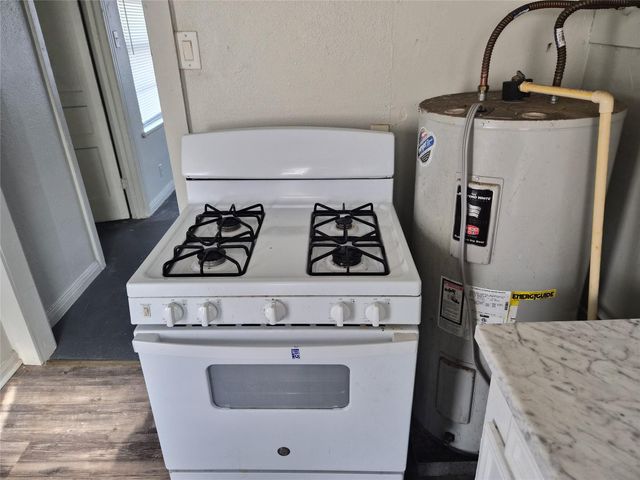 1135 5th Ave N, Texas City, TX 77590