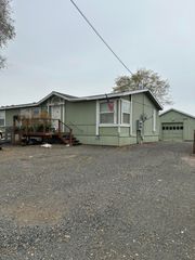 397 SE 6th Street, Madras, OR 97741