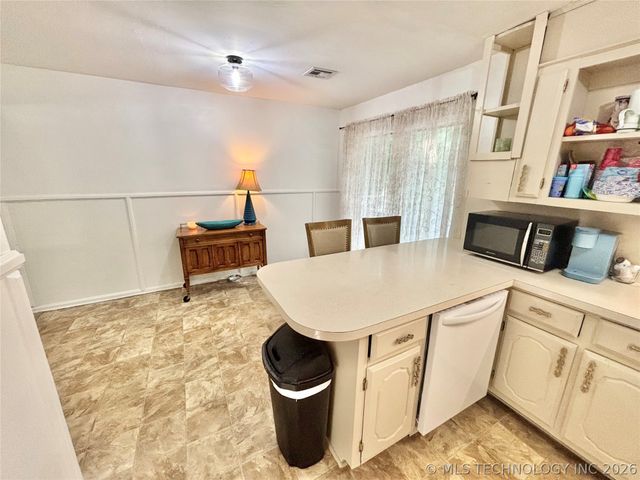 110 N Old State Hwy 2, Whitefield, OK 74472