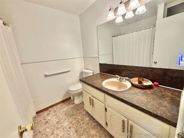 110 N Old State Hwy 2, Whitefield, OK 74472