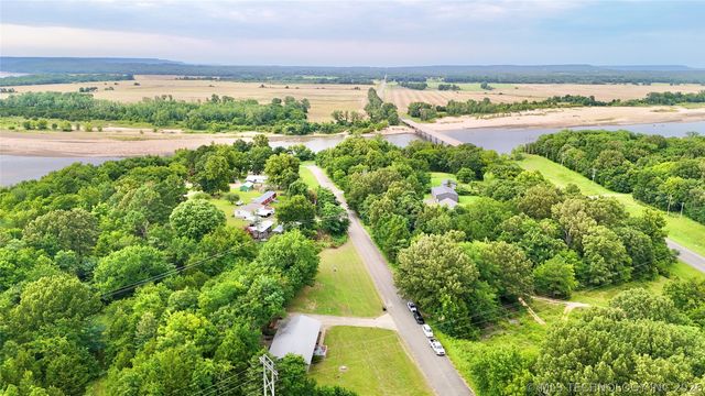 110 N Old State Hwy 2, Whitefield, OK 74472