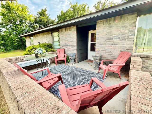 110 N Old State Hwy 2, Whitefield, OK 74472