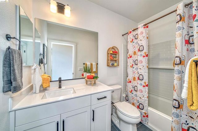 28929 Parkridge Loop 80, Hayward, CA 94544