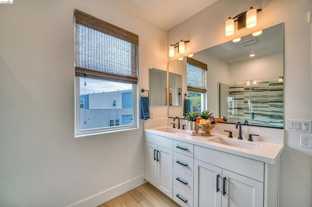 28929 Parkridge Loop 80, Hayward, CA 94544