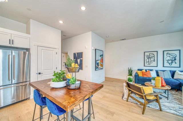28929 Parkridge Loop 80, Hayward, CA 94544