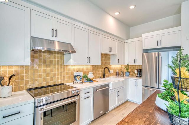 28929 Parkridge Loop 80, Hayward, CA 94544