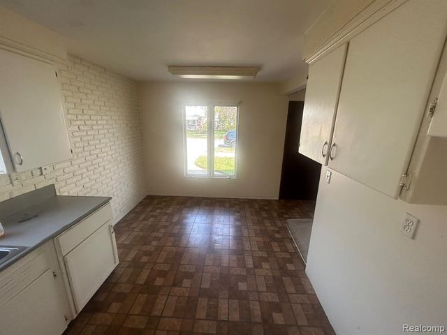 25651 Mcdonald Street, Dearborn Heights, MI 48125