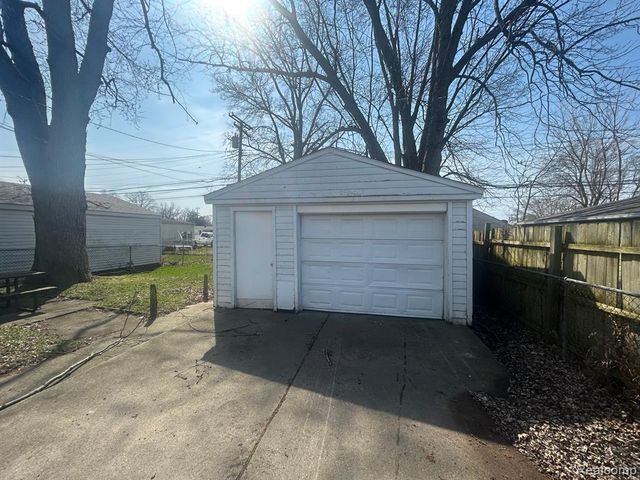 25651 Mcdonald Street, Dearborn Heights, MI 48125