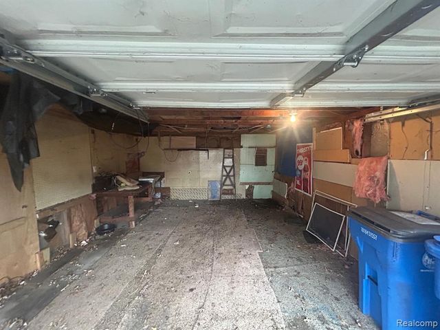 25651 Mcdonald Street, Dearborn Heights, MI 48125